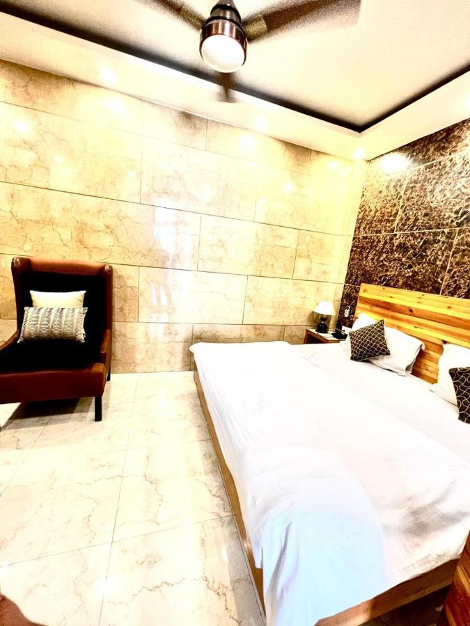 Divine Studios Rajouri Garden Nowe Delhi Zewnętrze zdjęcie