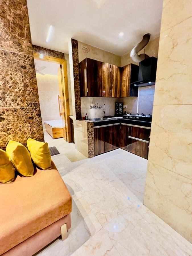 Divine Studios Rajouri Garden Nowe Delhi Zewnętrze zdjęcie