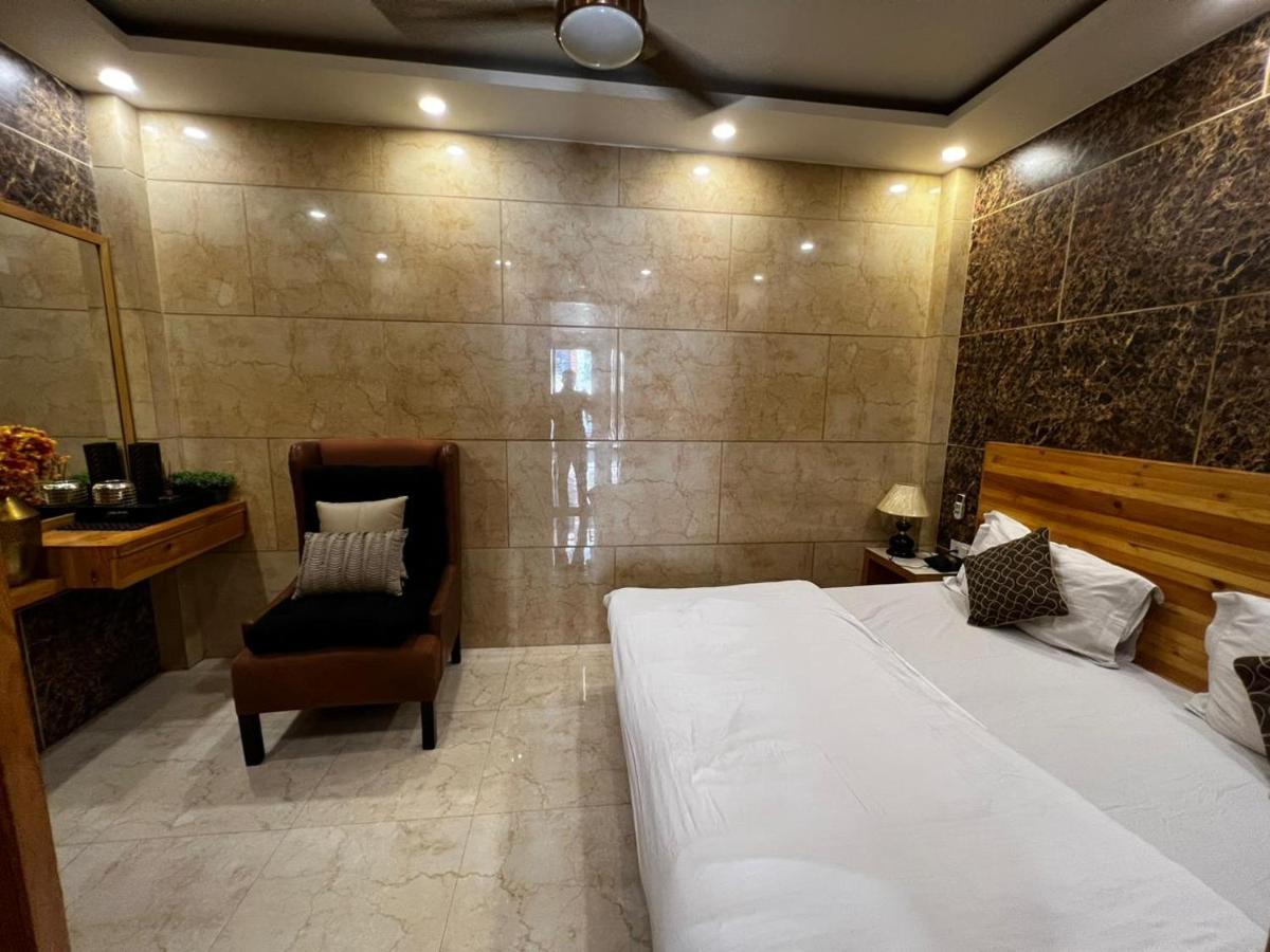 Divine Studios Rajouri Garden Nowe Delhi Zewnętrze zdjęcie