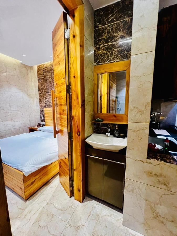 Divine Studios Rajouri Garden Nowe Delhi Zewnętrze zdjęcie